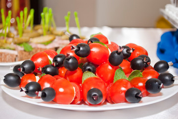 Naklejka na ściany i meble tomatoes and black olives