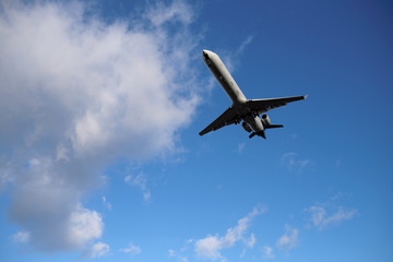 Fototapeta na wymiar Flugzeug in der Luft - Stockfoto