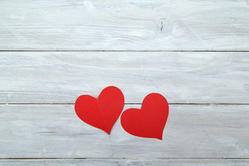 Obraz na płótnie Canvas Red paper hearts on white wood Valentine's Day