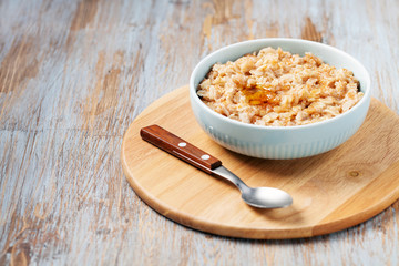 Oatmeal porridge with honey