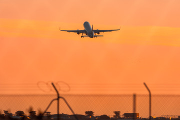airplane at sunset © Jeol