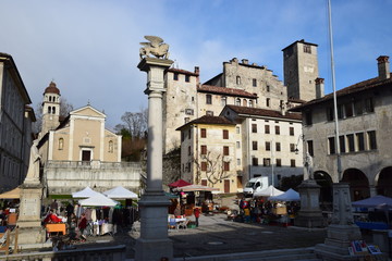 Fototapeta na wymiar Feltre - Panorama di Piazza Maggiore: a sinistra la Chiesa dei SS. Rocco e Sebastiano