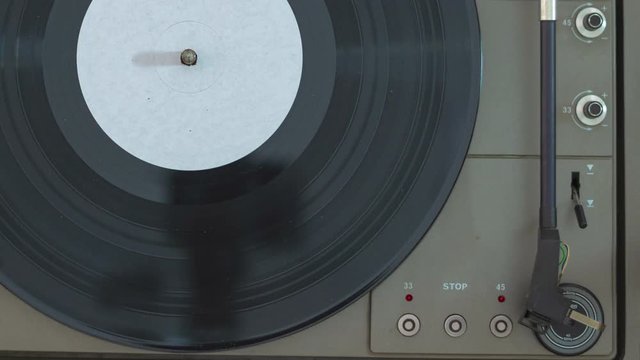 Stop turntable of the plate at 33 rpm and automatic return of the arm. Close up