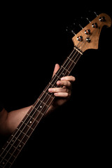 Fototapeta na wymiar Basista. Gitarzysta gra na gitarze basowej.