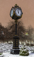 Fototapeta na wymiar Clock frozen in time