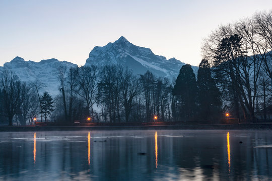 Weesen am Walensee-blaue Stunde am See im Winter