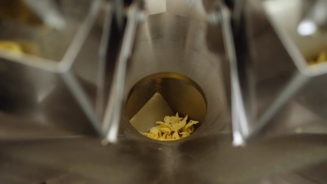 automatic packaging of snacks in production