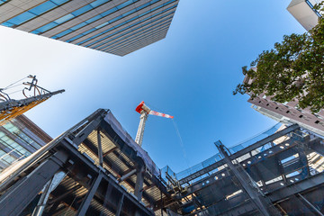 ビル建設の工事現場