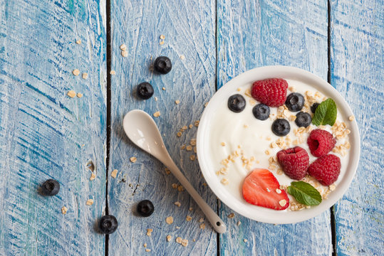 Delicious yogurt with fresh fruit and cereals