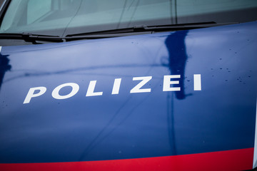Front of a Austrian police car with the word police in german