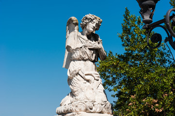 Engelstatue in Avignon in Südfrankreich