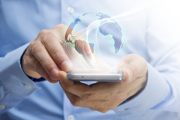 mano, telefonino, internet, web, rete,  © xyz+