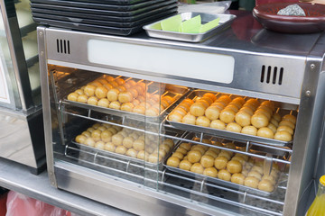 販売中のみたらし団子