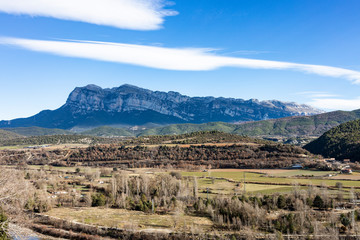 Fototapeta na wymiar Views of the Pyrenees from de village of Ainsa