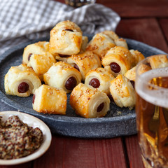 Herzhafter Snack aus Blaetterteig