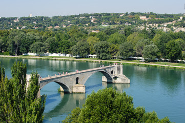 Fototapeta na wymiar Pont Saint-Bénézet in Avignon in Südfrankreich
