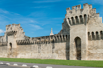 Ringmauer um die Altstadt von Avignon in Südfrankreich