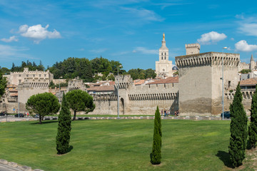 Fototapeta premium Ringmauer um die Altstadt von Avignon in Südfrankreich
