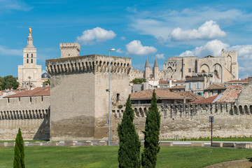 Ringmauer um die Altstadt von Avignon in Südfrankreich