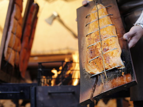Flammlachs - Salmon on wood infront of a fire