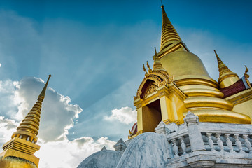 Golden Pagoda of wat tri thotsathep