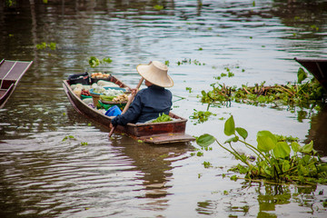 Tha Kha Floating Market