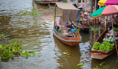 Fototapeta na wymiar Tha Kha Floating Market