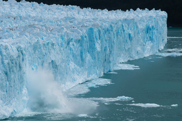 desprendimiento en glaciar perito moreno