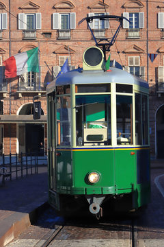 TRAM VERDE IN PIAZZA CASTELLO A TORINO IN ITALIA, EUROPA