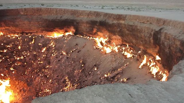 Darvaza Gas Crater Pit 06