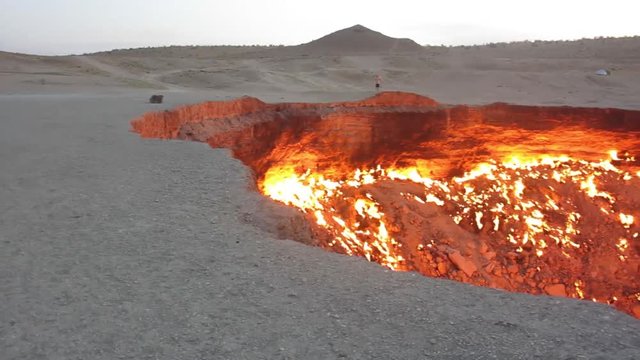 Darvaza Gas Crater Pit 08