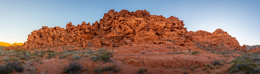 Fototapeta premium Valley of Fire panorama of sandstone rock formation in the morning