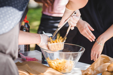 Servir les frites
