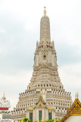 Fototapeta premium The main Prang of Wat Arun temple. Bangkok, Thailand.