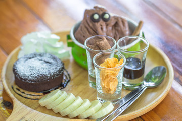 The background of the chocolate ice cream, decorated with colorful cups, modern and traditional design together, is a menu for customers to choose and take pictures before eating