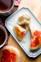 Oolong tea with crystal cake