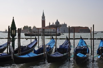 Obraz na płótnie Canvas Gondolas en Venecia