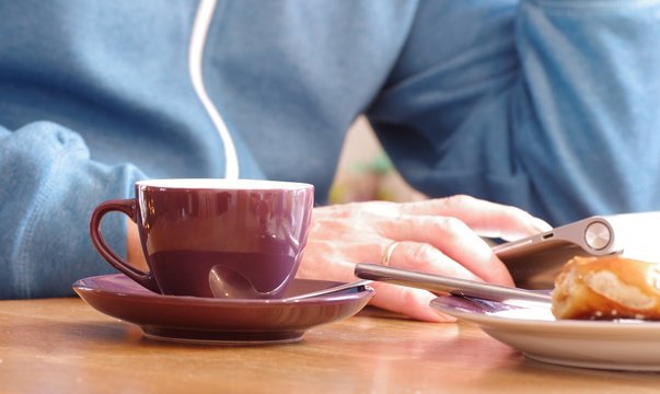 Surfen beim Frühstück - Powered by Adobe