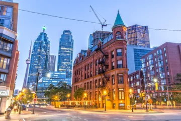 Papier Peint photo Lavable Toronto Gooderham Building à Toronto avec la Tour CN en arrière-plan