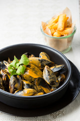 mussels with fries