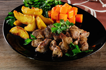 Chicken liver with vegetables