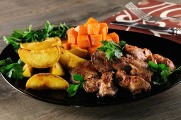 Chicken liver with vegetables
