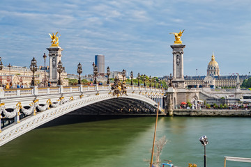Fototapeta na wymiar Pont Alexandre III and the Hôtel des Invalides