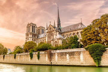 Fototapeta na wymiar Sunset over the Notre Dame Church in Paris
