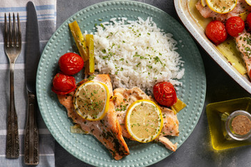 Oven baked salmon with leek and tomatoes, served with boiled rice.