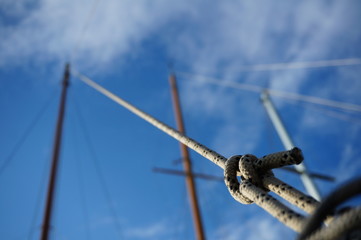 Knoten und Mast