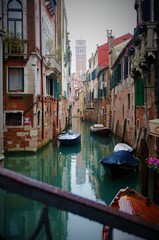 Fototapeta na wymiar Boote in Venedig