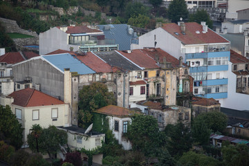 Fototapeta na wymiar Porto damaged builings