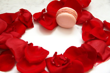 Heart of a rose-petal red light background macaroons