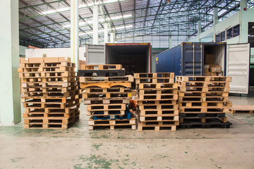 The wooden pallets, pallets ready for use.